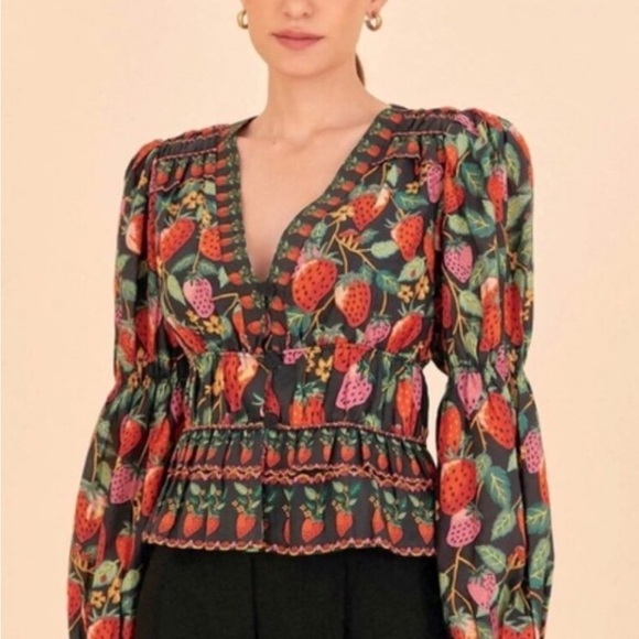 NWT Farm Rio Lady Strawberry Blouse with peplum hem. 100% cotton. Size L - Picture 2 of 13